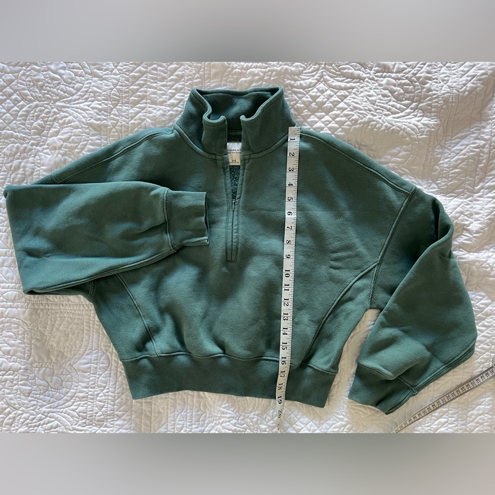 Abercrombie and Fitch green sweatshirt
